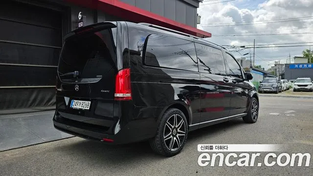 Mercedes-Benz V-Class 2023 — фото 2