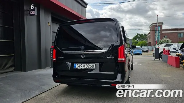 Mercedes-Benz V-Class 2023 — фото 4