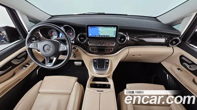 Mercedes-Benz V-Class 2023 — фото 10
