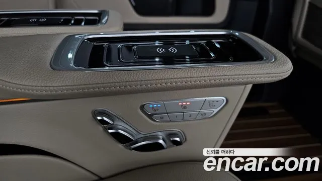 Mercedes-Benz V-Class 2023 — фото 23