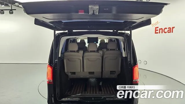 Mercedes-Benz V-Class 2023 — фото 26