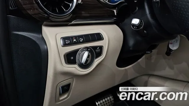 Mercedes-Benz V-Class 2023 — фото 27