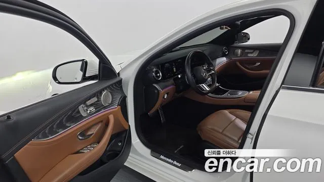 Mercedes-Benz E-Class 2021 — фото 13