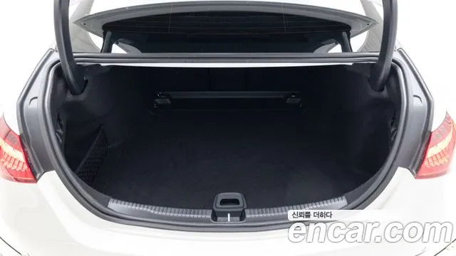 Mercedes-Benz C-Class 2026 — фото 10