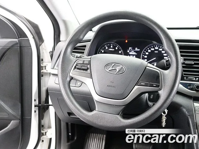 Hyundai AVANTE 2016 — фото 16