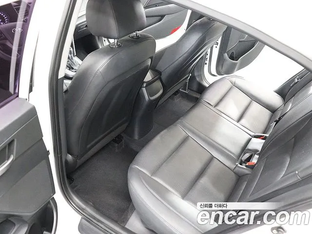 Hyundai AVANTE 2016 — фото 17