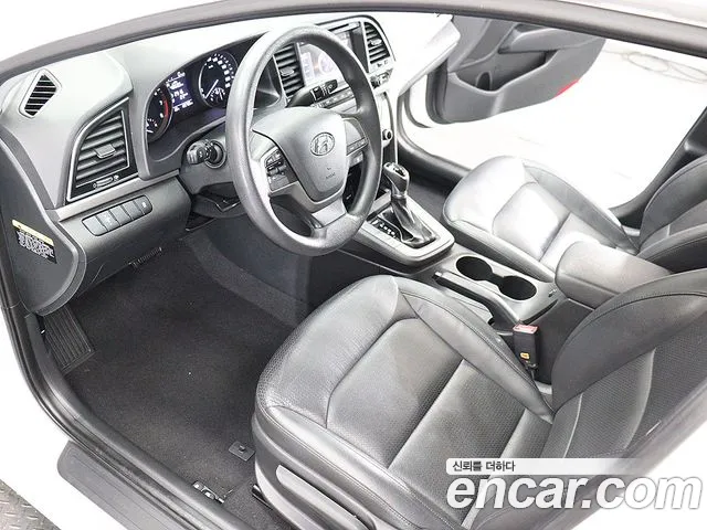 Hyundai AVANTE 2016 — фото 18