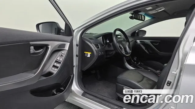 Hyundai AVANTE 2015 — фото 13