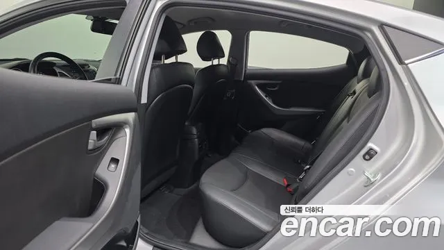 Hyundai AVANTE 2015 — фото 23