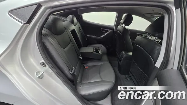 Hyundai AVANTE 2015 — фото 24