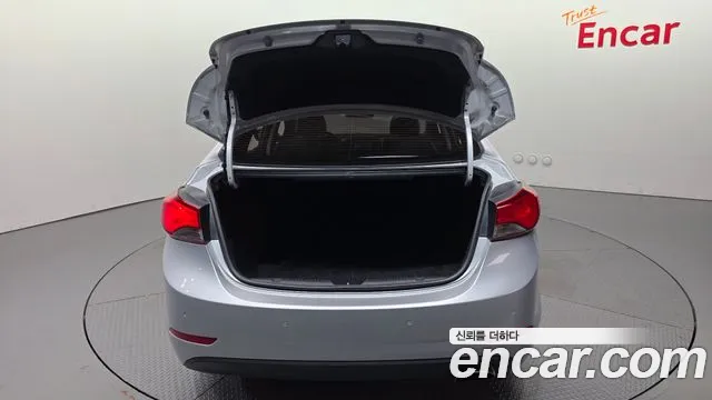 Hyundai AVANTE 2015 — фото 25