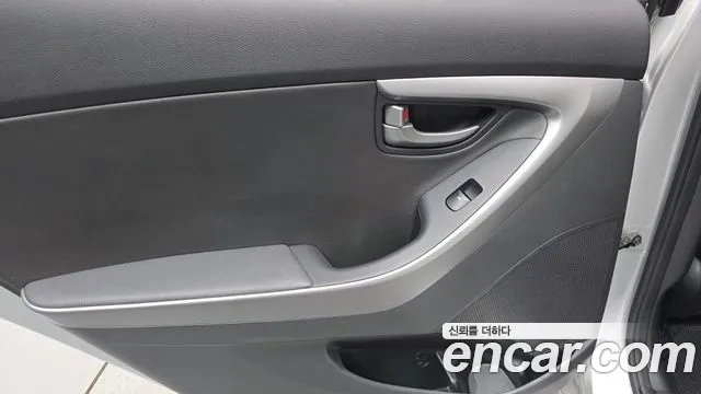 Hyundai AVANTE 2015 — фото 15