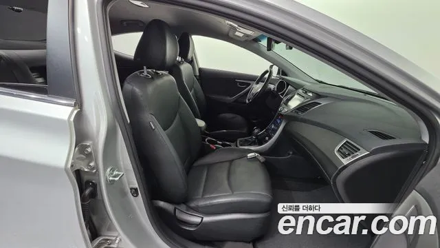 Hyundai AVANTE 2015 — фото 16