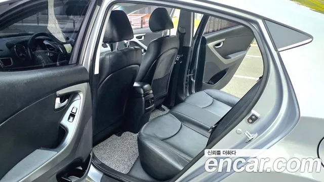 Hyundai AVANTE 2015 — фото 10