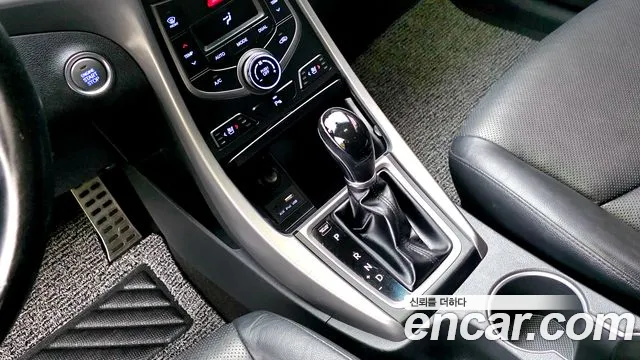 Hyundai AVANTE 2015 — фото 11