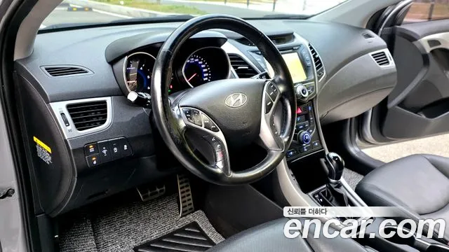 Hyundai AVANTE 2015 — фото 17