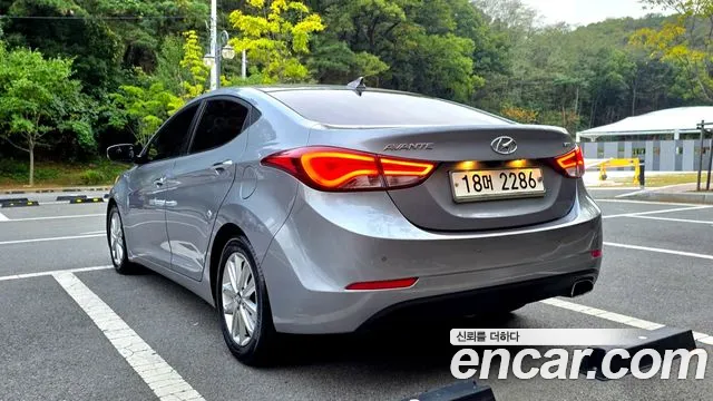 Hyundai AVANTE 2015 — фото 19