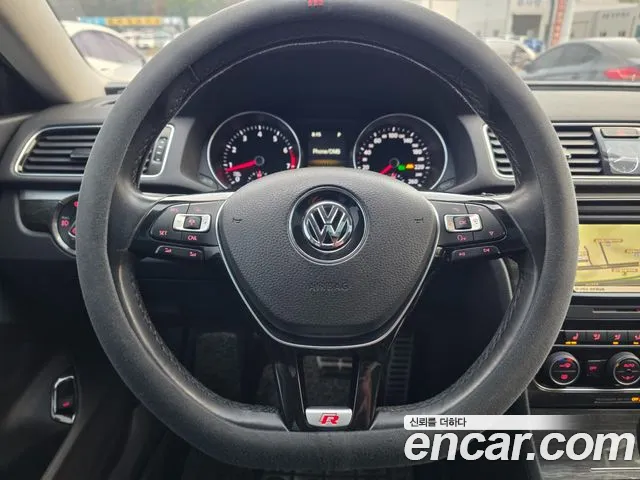 Volkswagen Passat 2018 — фото 13
