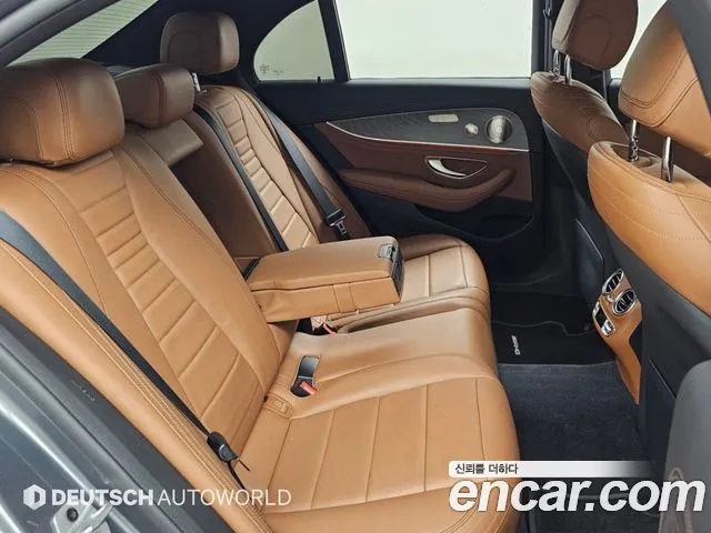 Mercedes-Benz E-Class 2021 — фото 12