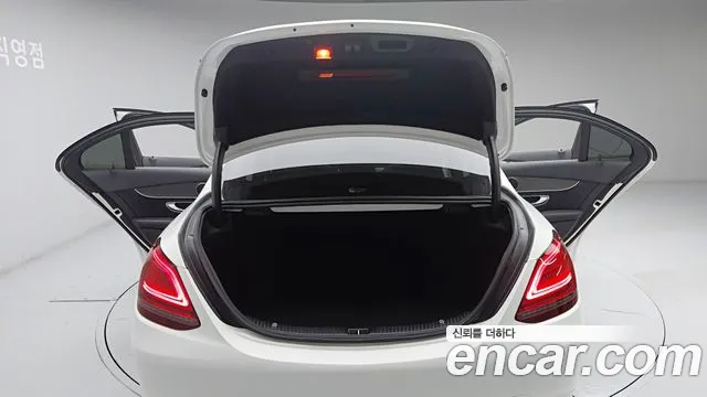 Mercedes-Benz C-Class 2019 — фото 19