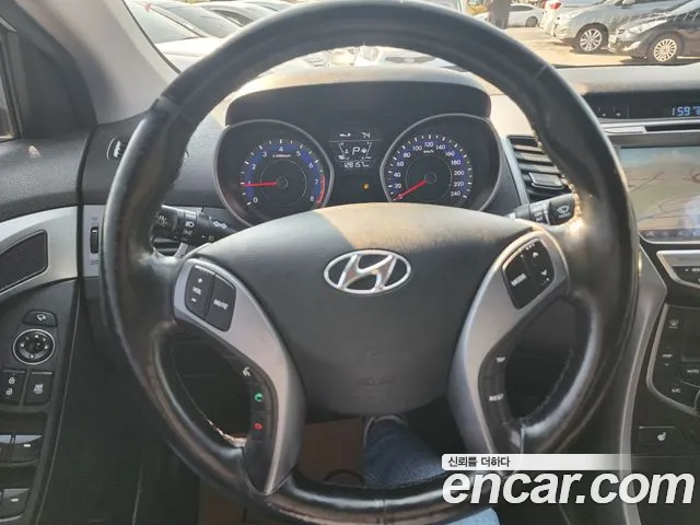 Hyundai AVANTE 2015 — фото 8