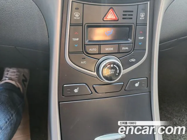 Hyundai AVANTE 2015 — фото 16