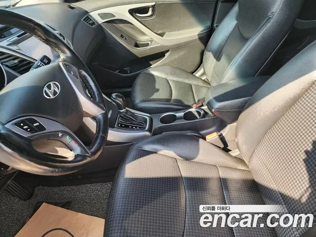 Hyundai AVANTE 2015 — фото 17