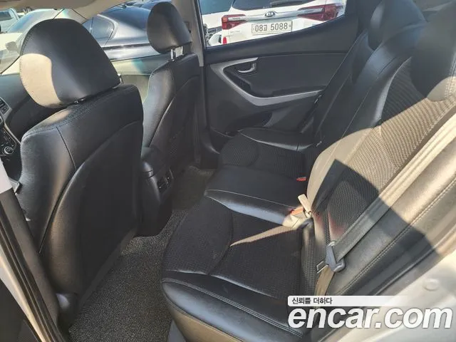 Hyundai AVANTE 2015 — фото 18