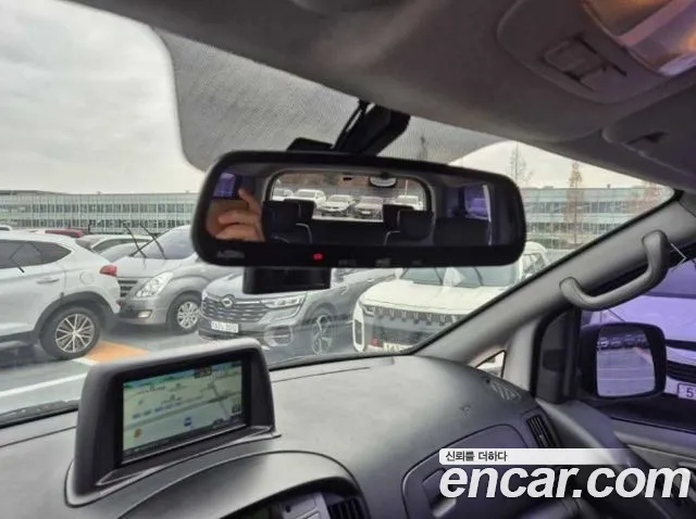 Hyundai Starex 2015 — фото 15