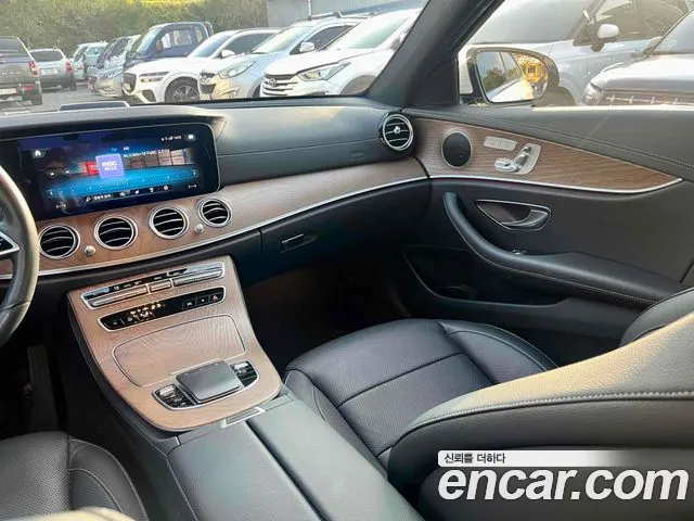 Mercedes-Benz E-Class 2023 — фото 6