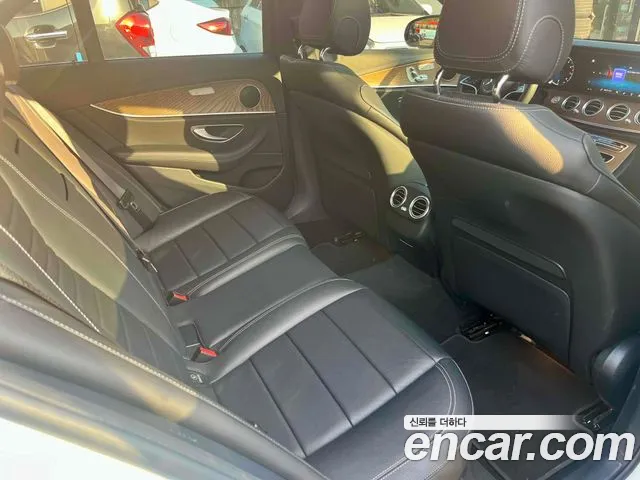Mercedes-Benz E-Class 2023 — фото 11