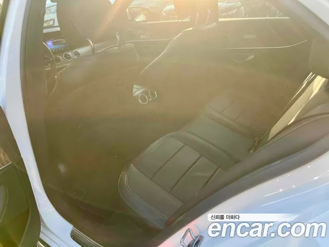 Mercedes-Benz E-Class 2023 — фото 12