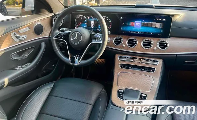 Mercedes-Benz E-Class 2023 — фото 13