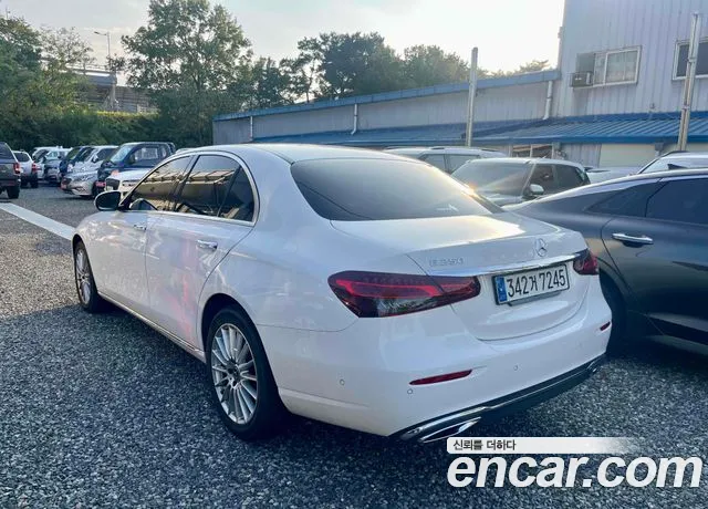 Mercedes-Benz E-Class 2023 — фото 14