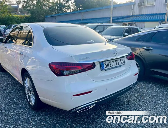 Mercedes-Benz E-Class 2023 — фото 15