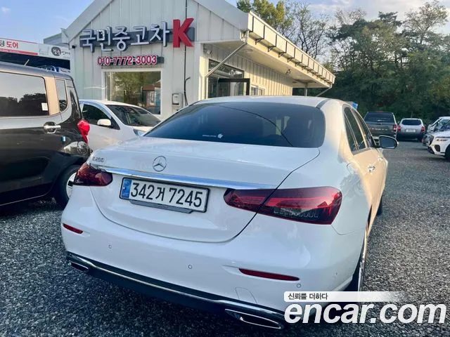 Mercedes-Benz E-Class 2023 — фото 16