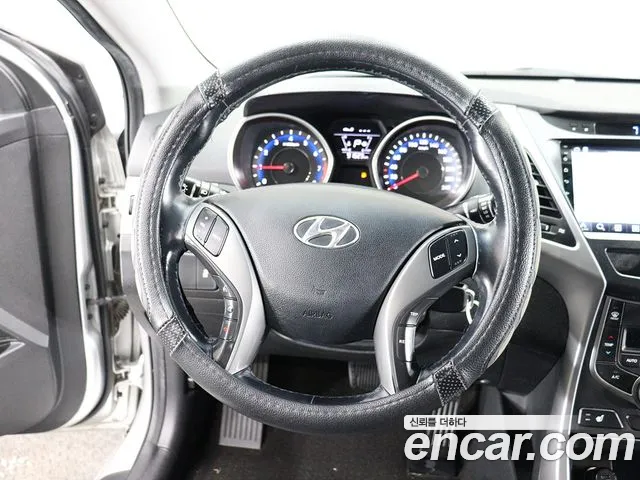 Hyundai AVANTE 2014 — фото 16