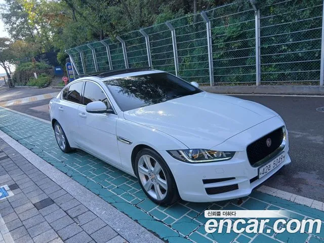 Jaguar XE 2016 — фото 2