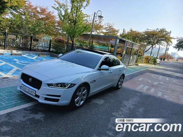 Jaguar XE 2016 — фото 3