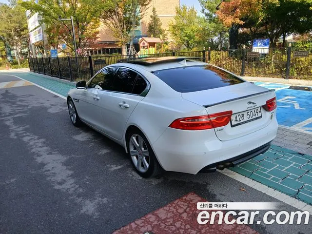 Jaguar XE 2016 — фото 5