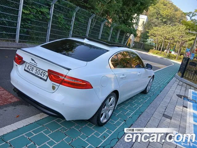 Jaguar XE 2016 — фото 6
