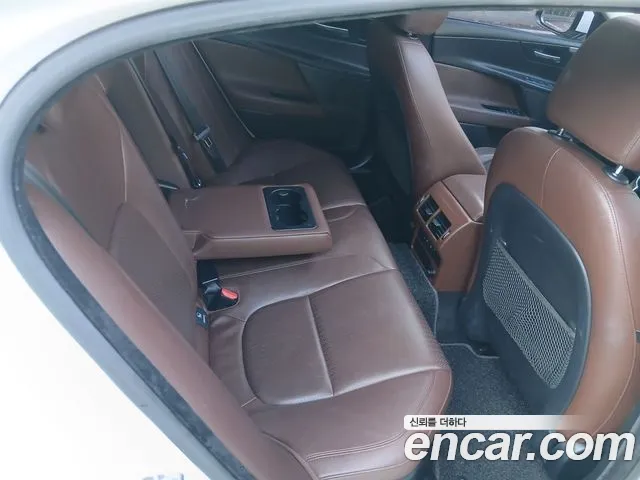 Jaguar XE 2016 — фото 13