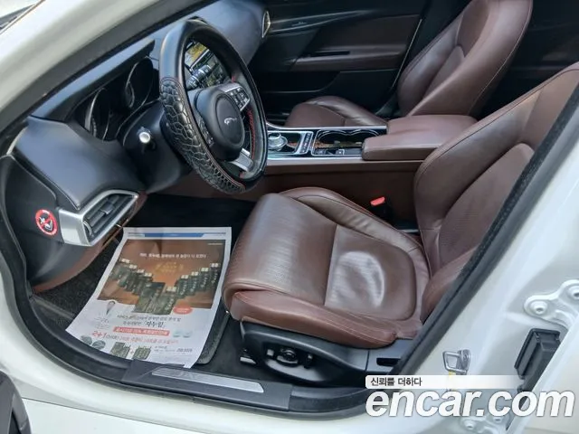 Jaguar XE 2016 — фото 15