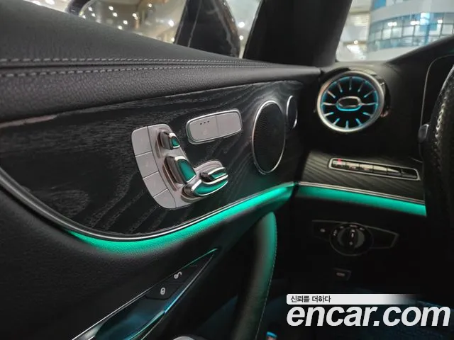 Mercedes-Benz E-Class 2019 — фото 20