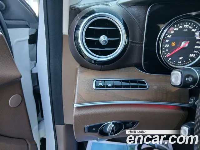 Mercedes-Benz E-Class 2018 — фото 10