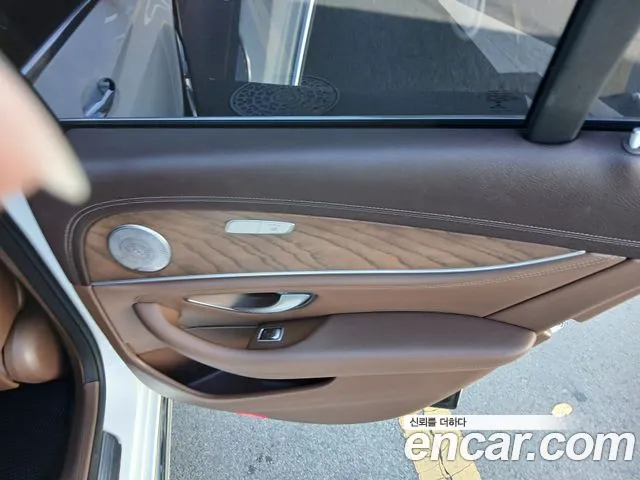 Mercedes-Benz E-Class 2018 — фото 11