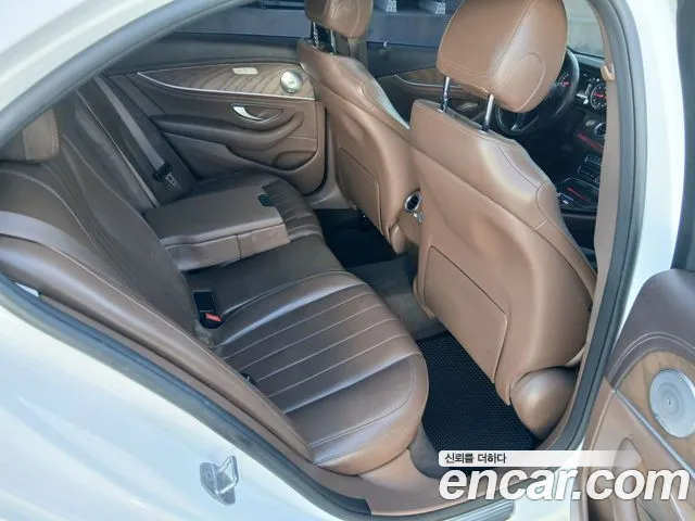 Mercedes-Benz E-Class 2018 — фото 15