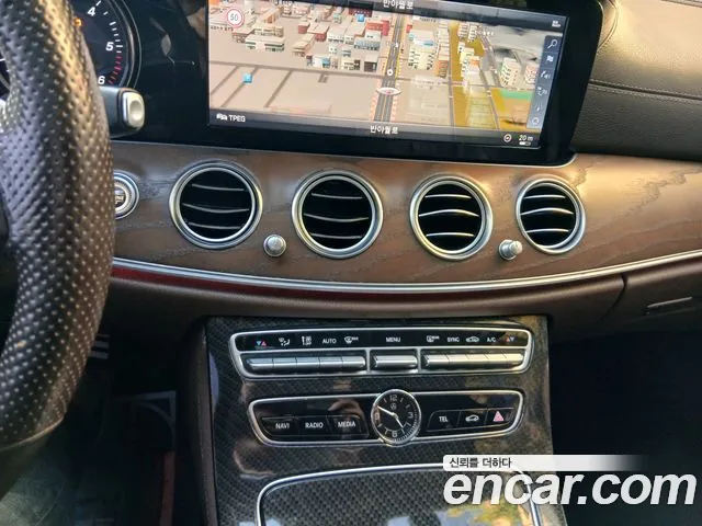 Mercedes-Benz E-Class 2018 — фото 16