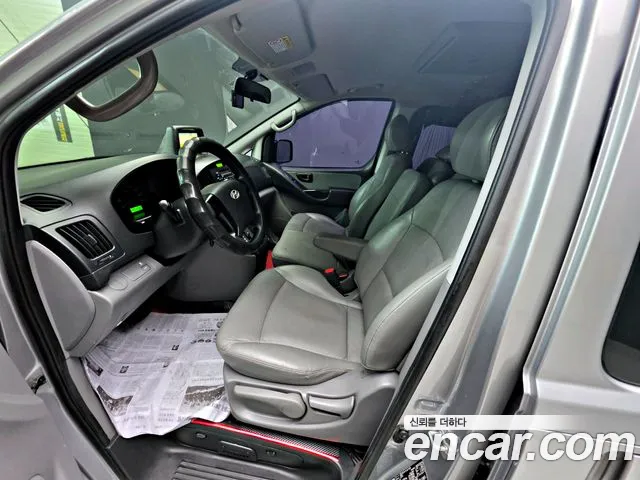 Hyundai Starex 2016 — фото 10