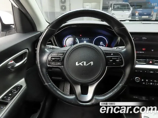 Kia Niro 2023 — фото 7